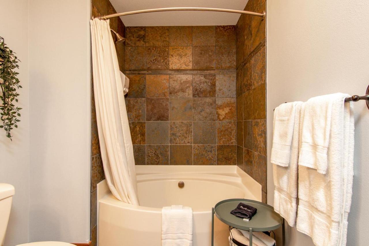 Modern Riverstone Condo With Grand Deck - Steps To Shops, Restaurants, Trails And River Coeur d'Alene Exteriör bild